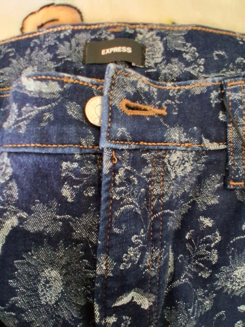 Express Women's Straight High-Rise Jeans in Dark Blue Floral Jacquard - Picture 5 of 8